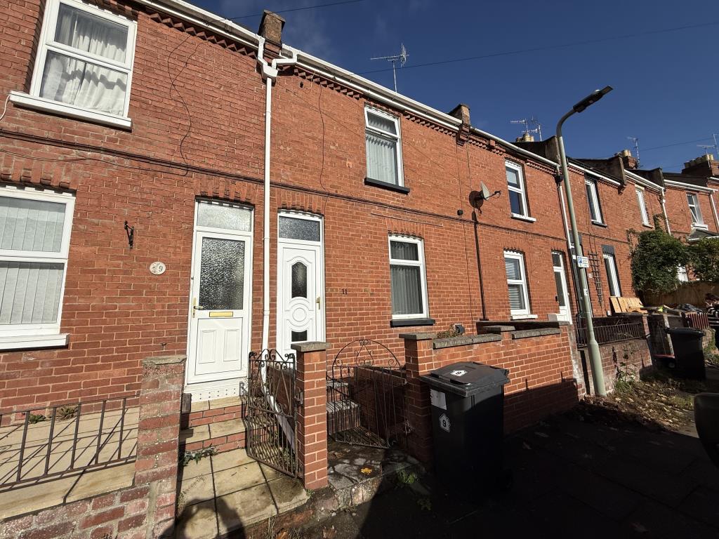 Lot: 132 - TWO-BEDROOM HOUSE FOR IMPROVEMENT - Front of the property